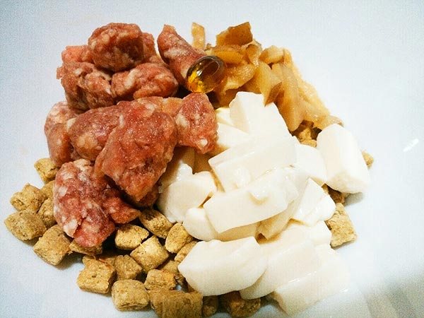 犬猫の手作りごはんレシピ 心臓病におすすめのレシピ ラム肉と豆腐と干し椎茸のせごはん