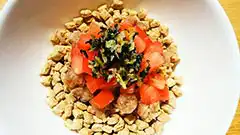 犬猫の乾燥野菜を使ったレシピ「カツオとトマトのさっぱりごはん」