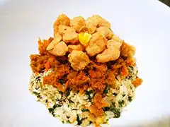 犬猫の手作りご飯の素、健康一番のレシピ「根菜とチキンビッツのせごはん」