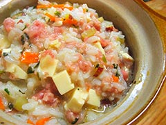 犬猫の乾燥野菜を使ったレシピ「骨ごと鶏すり身と野菜とチーズのおじや」